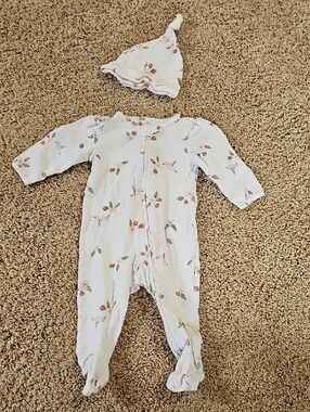 Soft White Floral Footed One-Piece with Knot Hat
